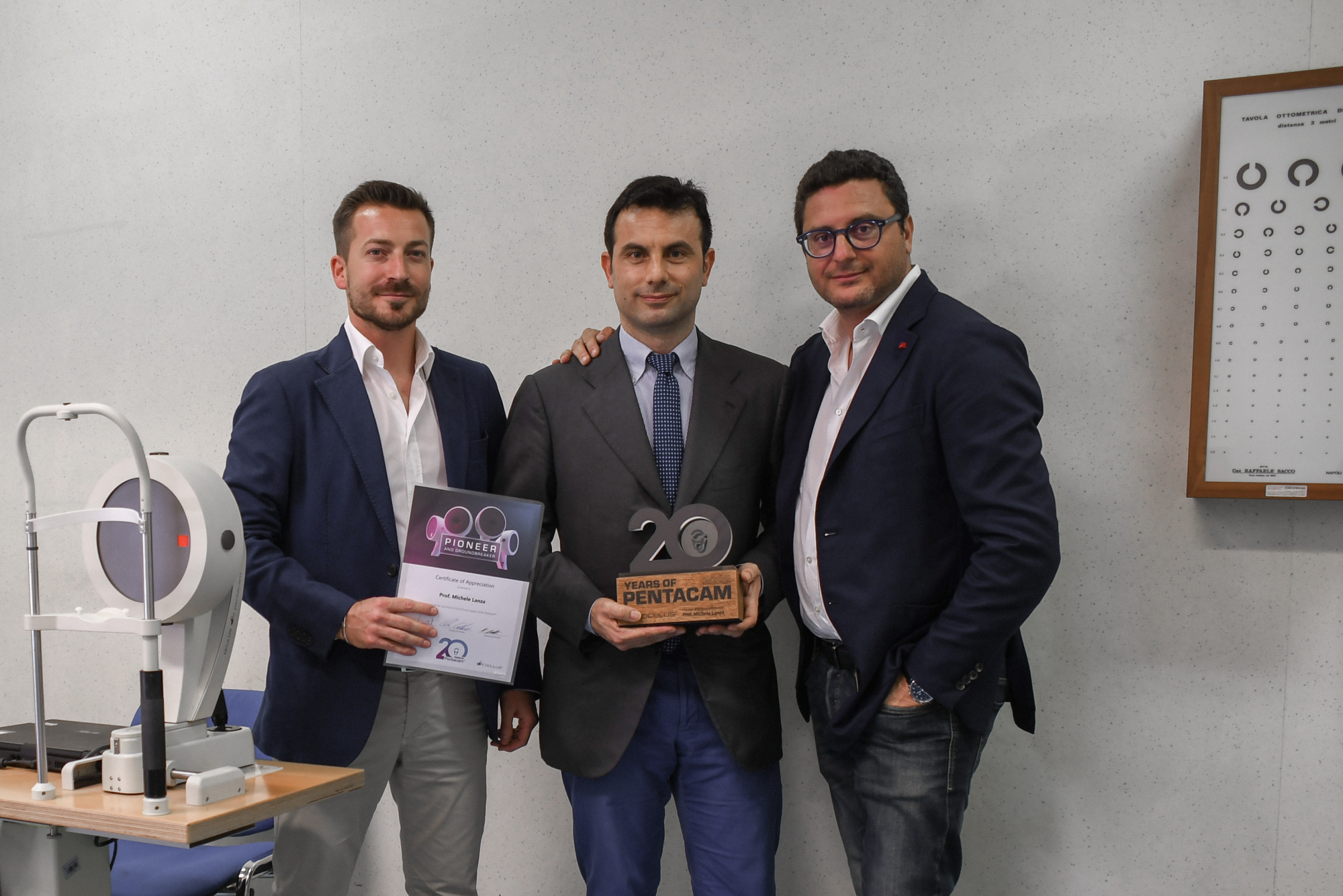 Pierpaolo Gabrielli, Chief Operating Officer, Prof. Michele Lanza und Tommaso Ascione, Sales Director Surgical Line (von links nach rechts)